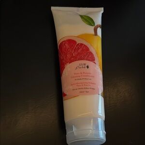 100% Pure Yuzu & Pomelo Glossing Hair Conditioner For healthy & Glowy Locks